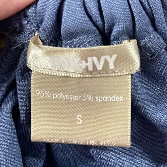 Women's Blue Ink & Ivy Sleeveless V-Neck tank Size S Casual with built in bra - Picture 4 of 9